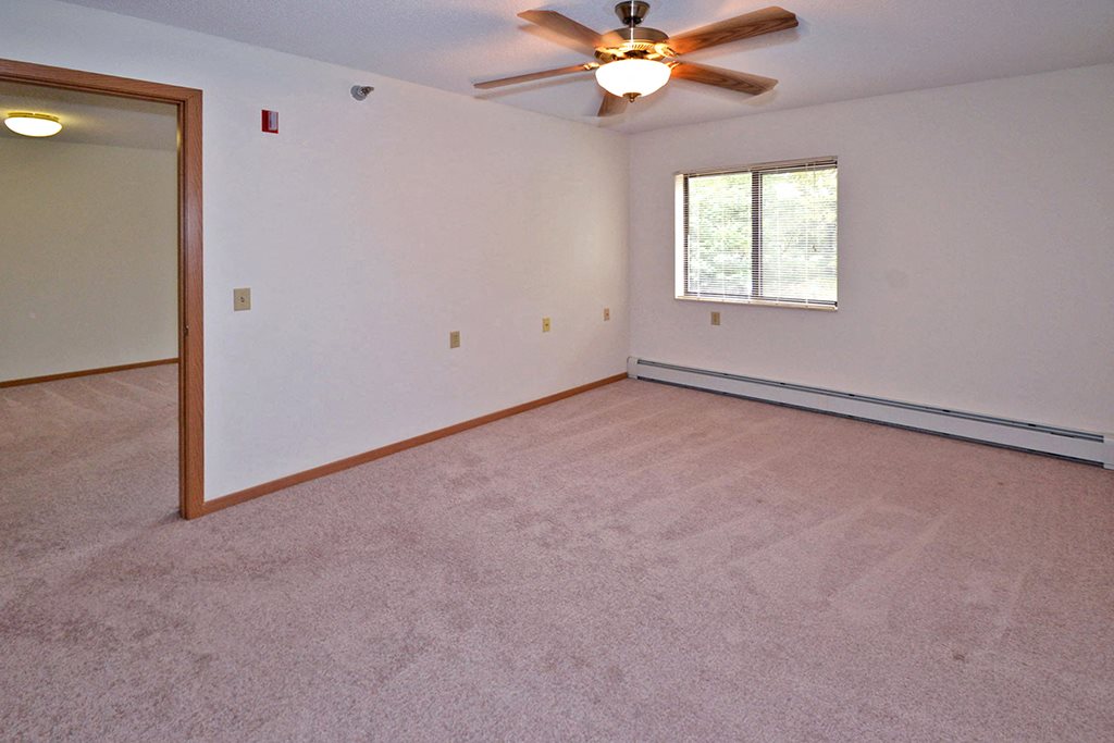 Photos and Video of Oak Terrace in Oakdale, MN